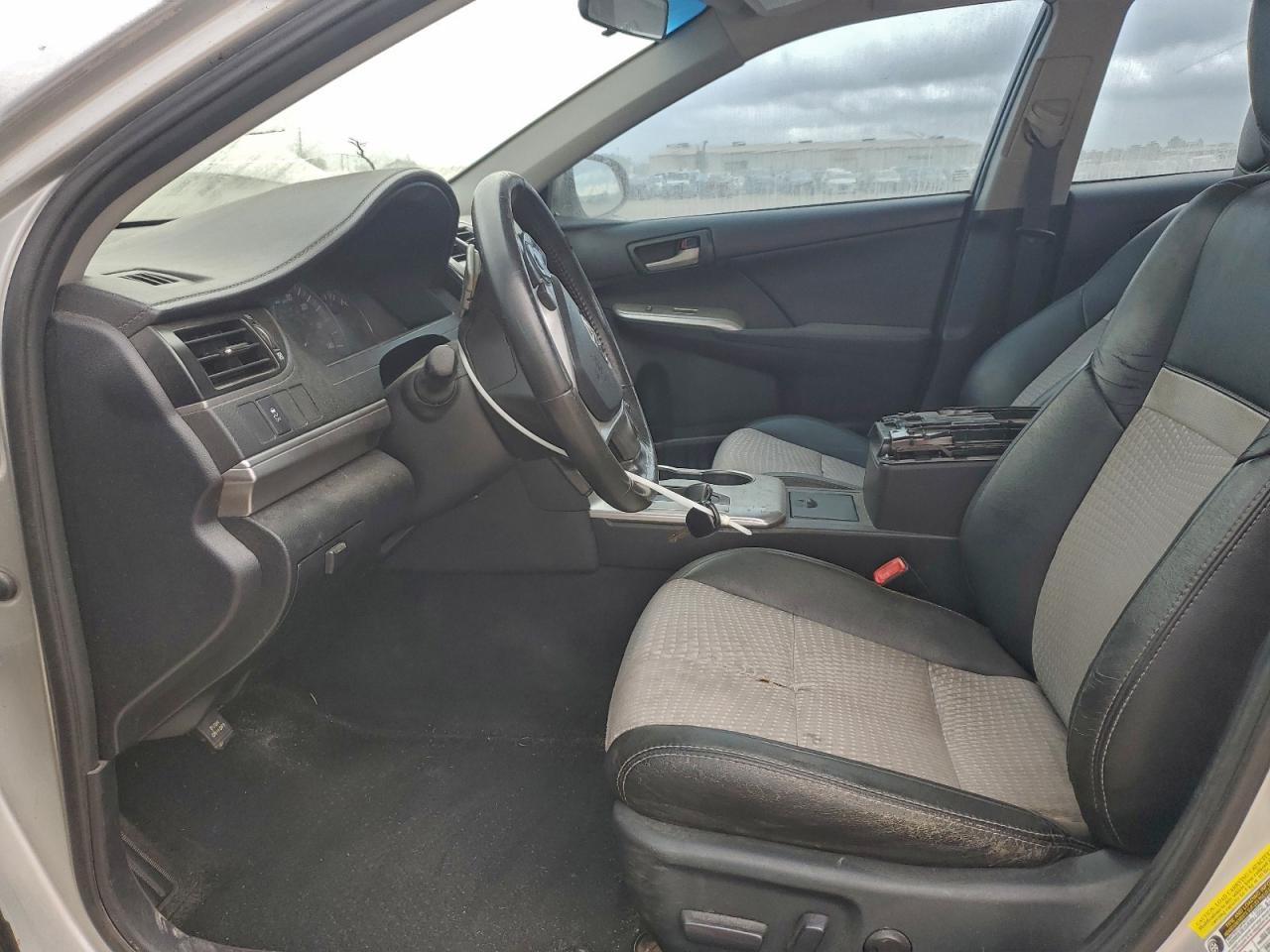 Toyota Camry L Image 5