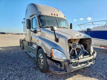  Salvage Freightliner Cascadia 1