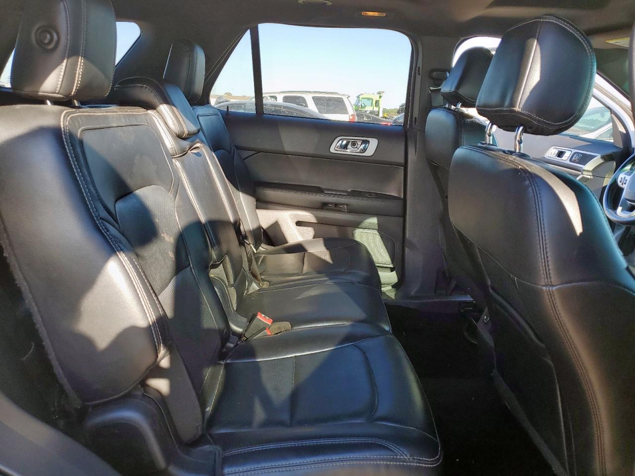 Ford Explorer Sport Image 9