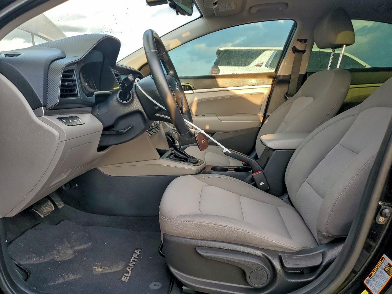 Hyundai ELANTRA Sel Image 11