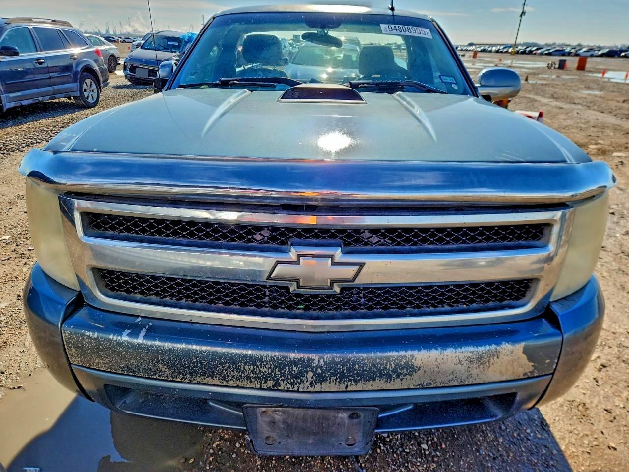Chevrolet Silverado C1500 Image 4