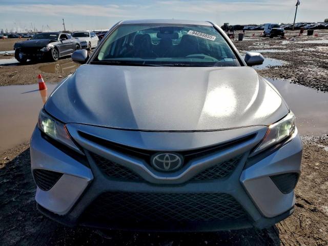 Toyota Camry Se Image 3