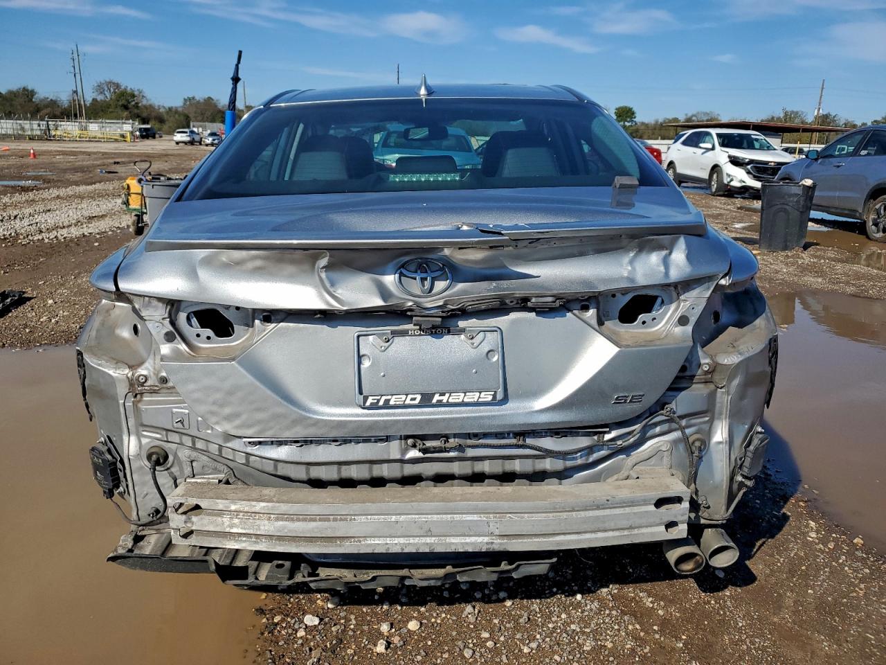 Toyota Camry Se Image 6