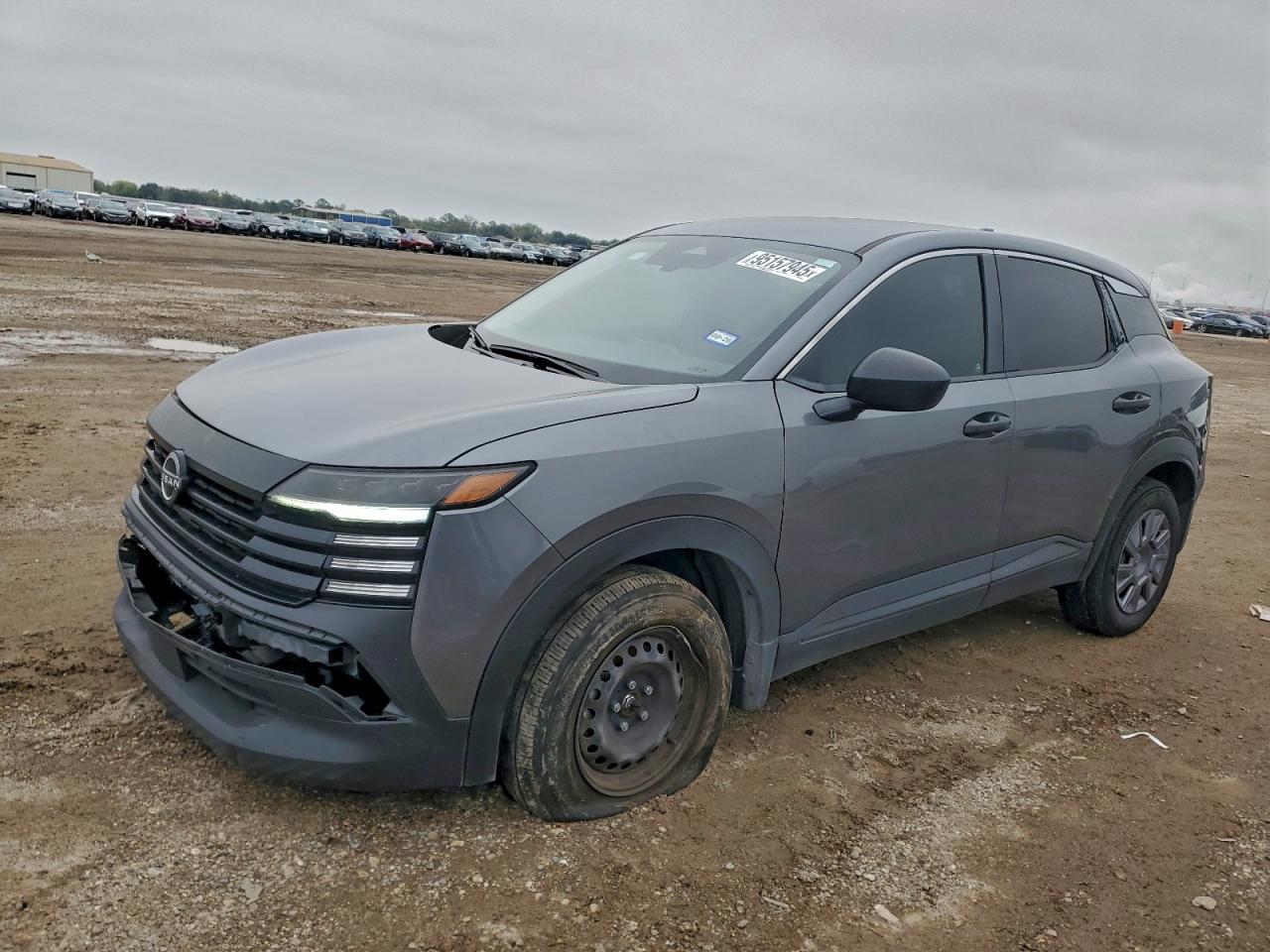 Nissan Kicks S Image 1