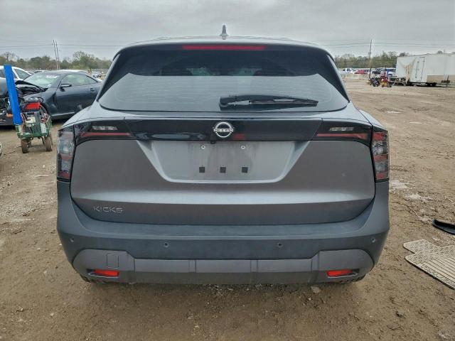Nissan Kicks S Image 4
