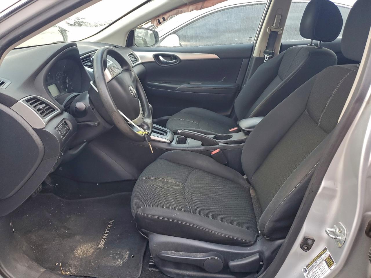 Nissan Sentra S Image 5