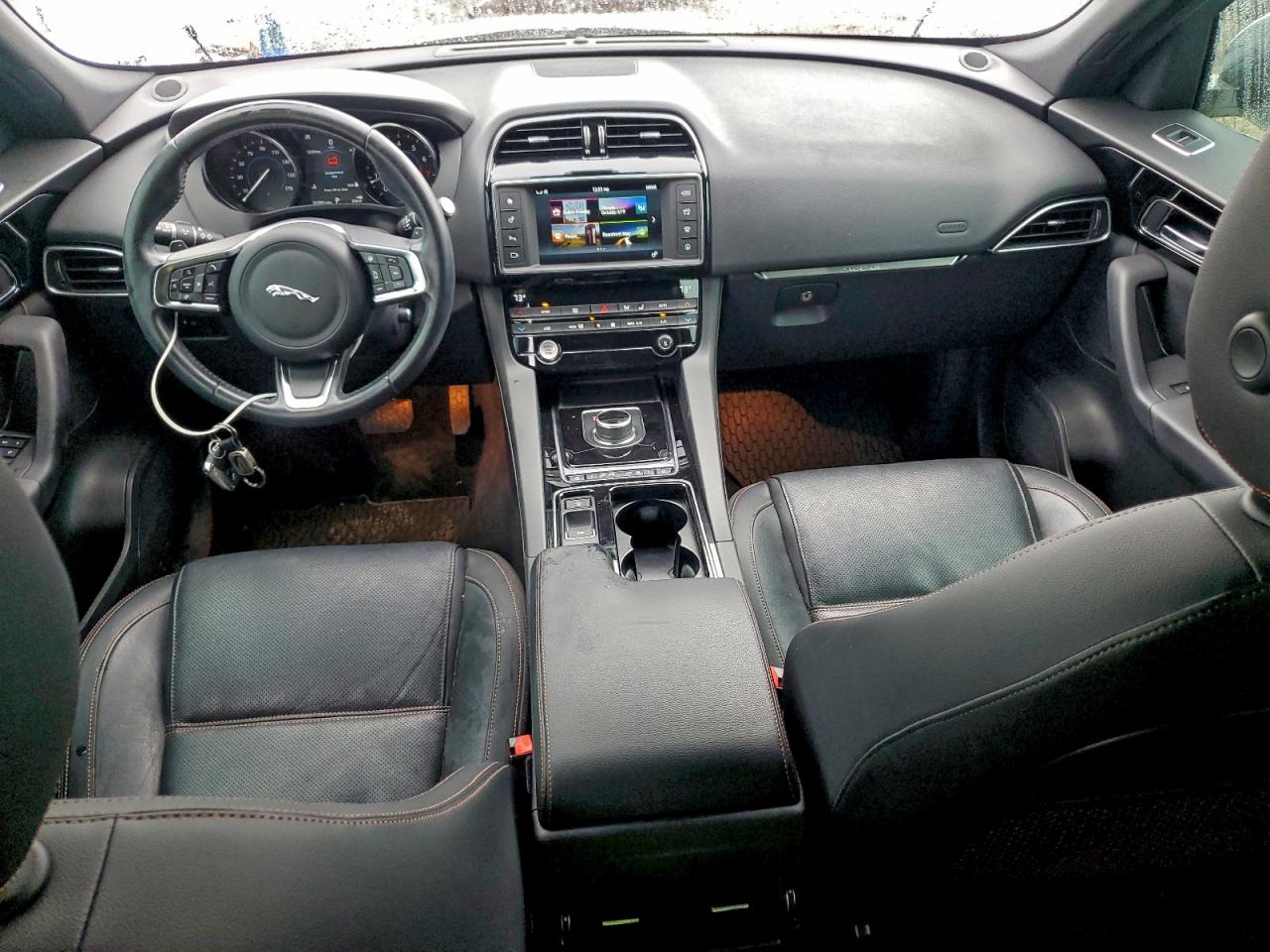 Jaguar F-PACE Prestige Image 8