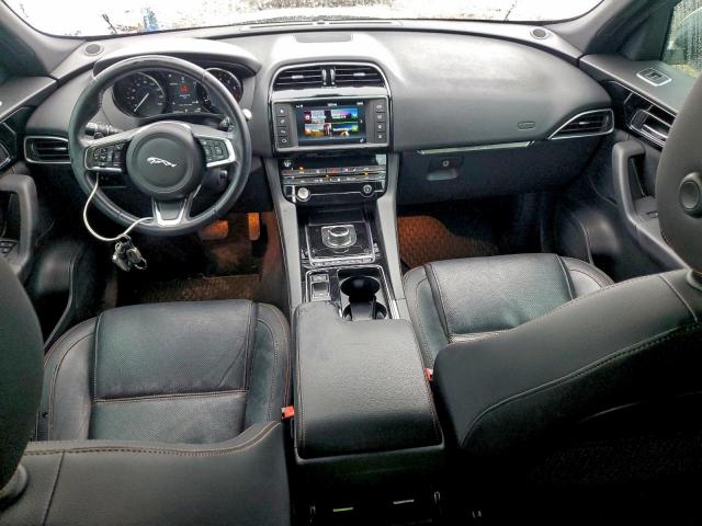 Jaguar F-PACE Prestige Image 8