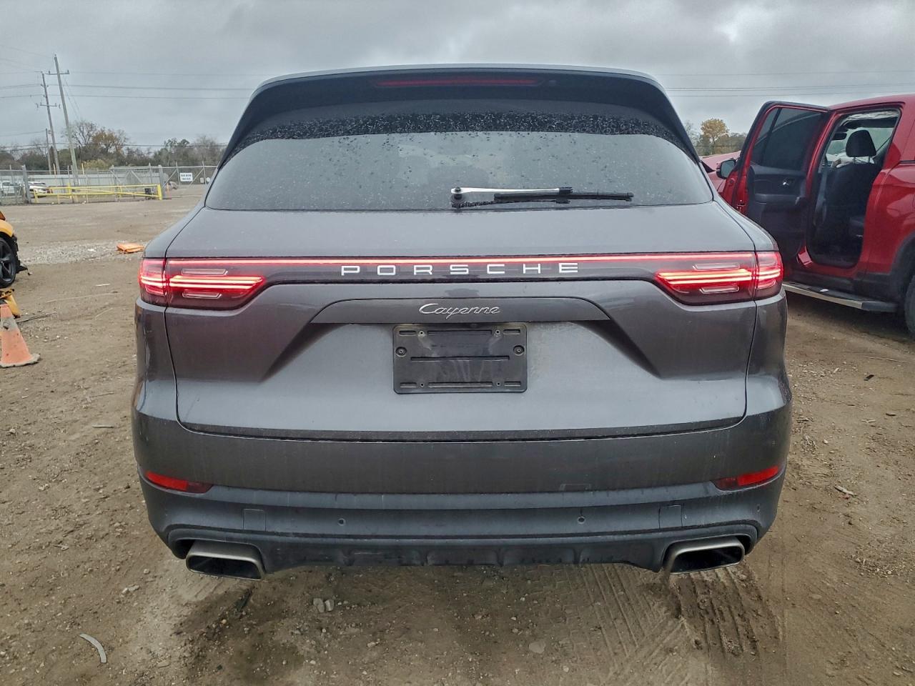 Porsche Cayenne Image 2