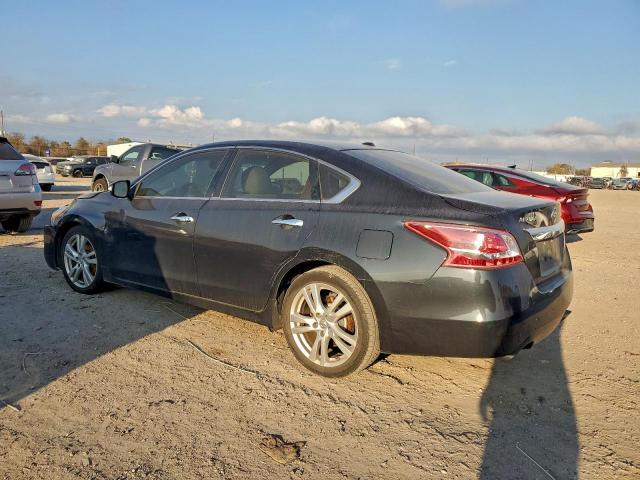 Nissan Altima 3.5s Image 4