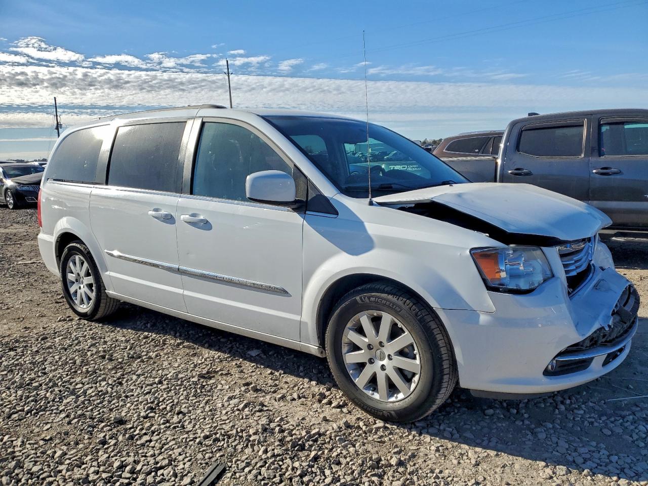 Chrysler Minivan Touring Image 12