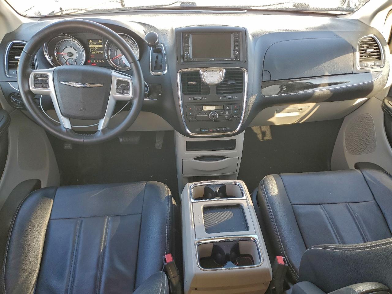 Chrysler Minivan Touring Image 14