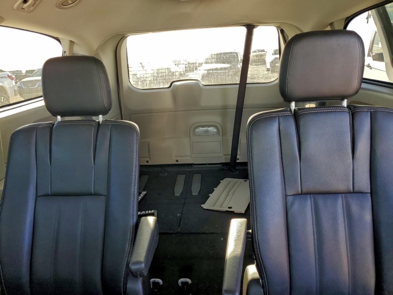 Chrysler Minivan Touring Image 6