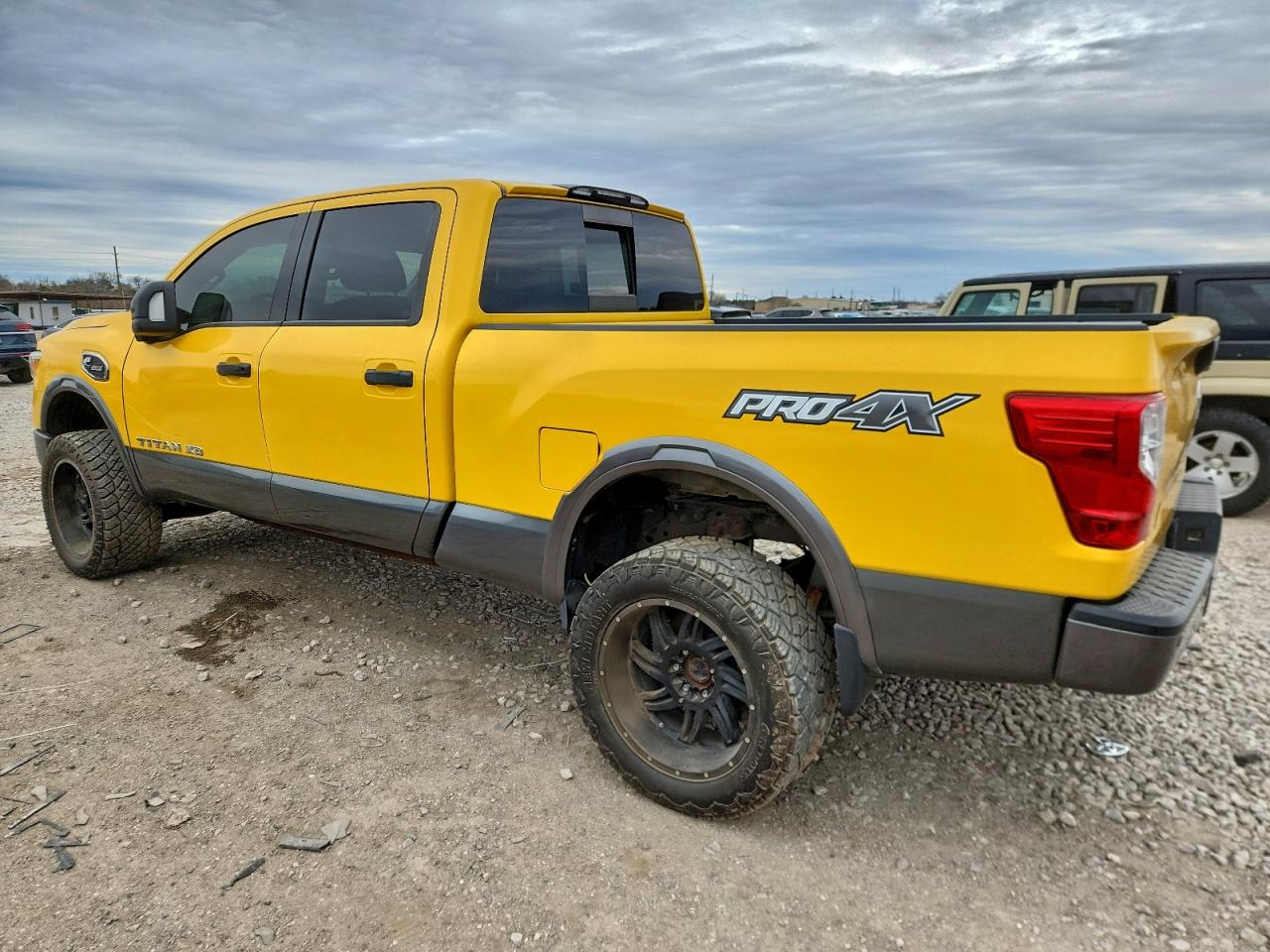 Nissan Titan Sl Image 2