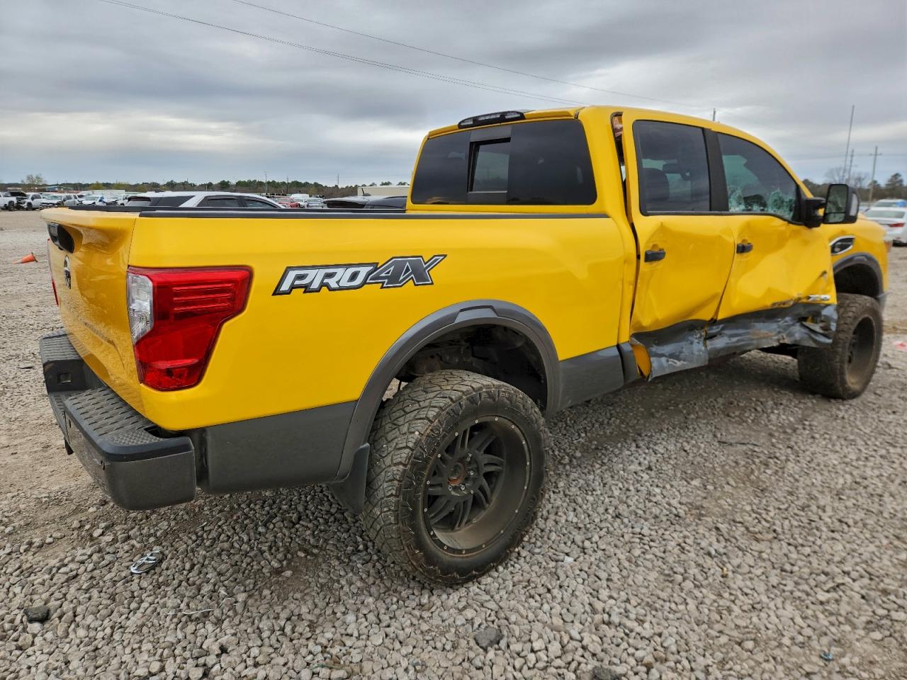 Nissan Titan Sl Image 4