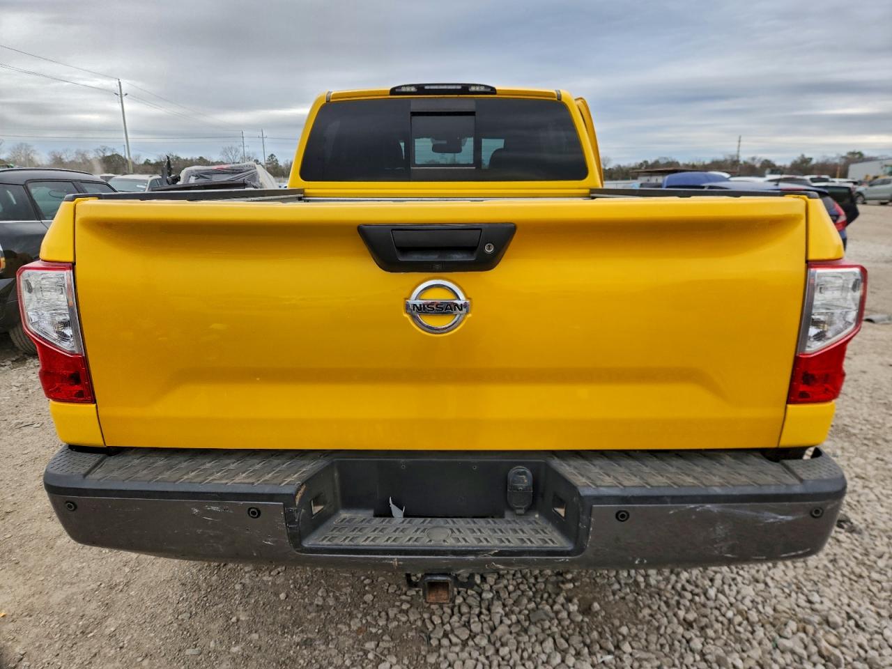 Nissan Titan Sl Image 8