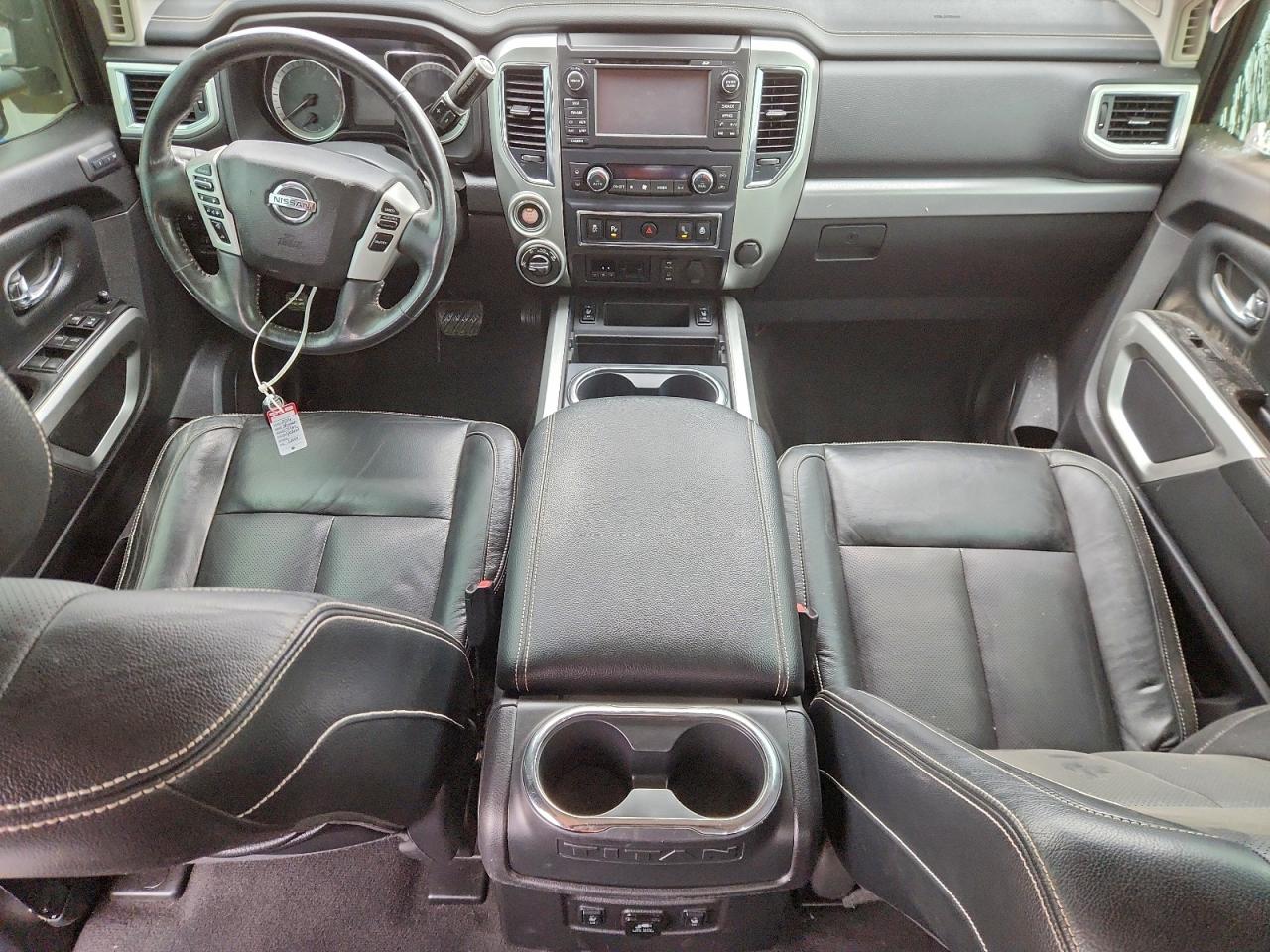 Nissan Titan Sl Image 10