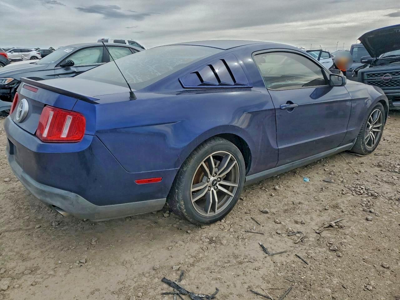 Ford Mustang Image 2