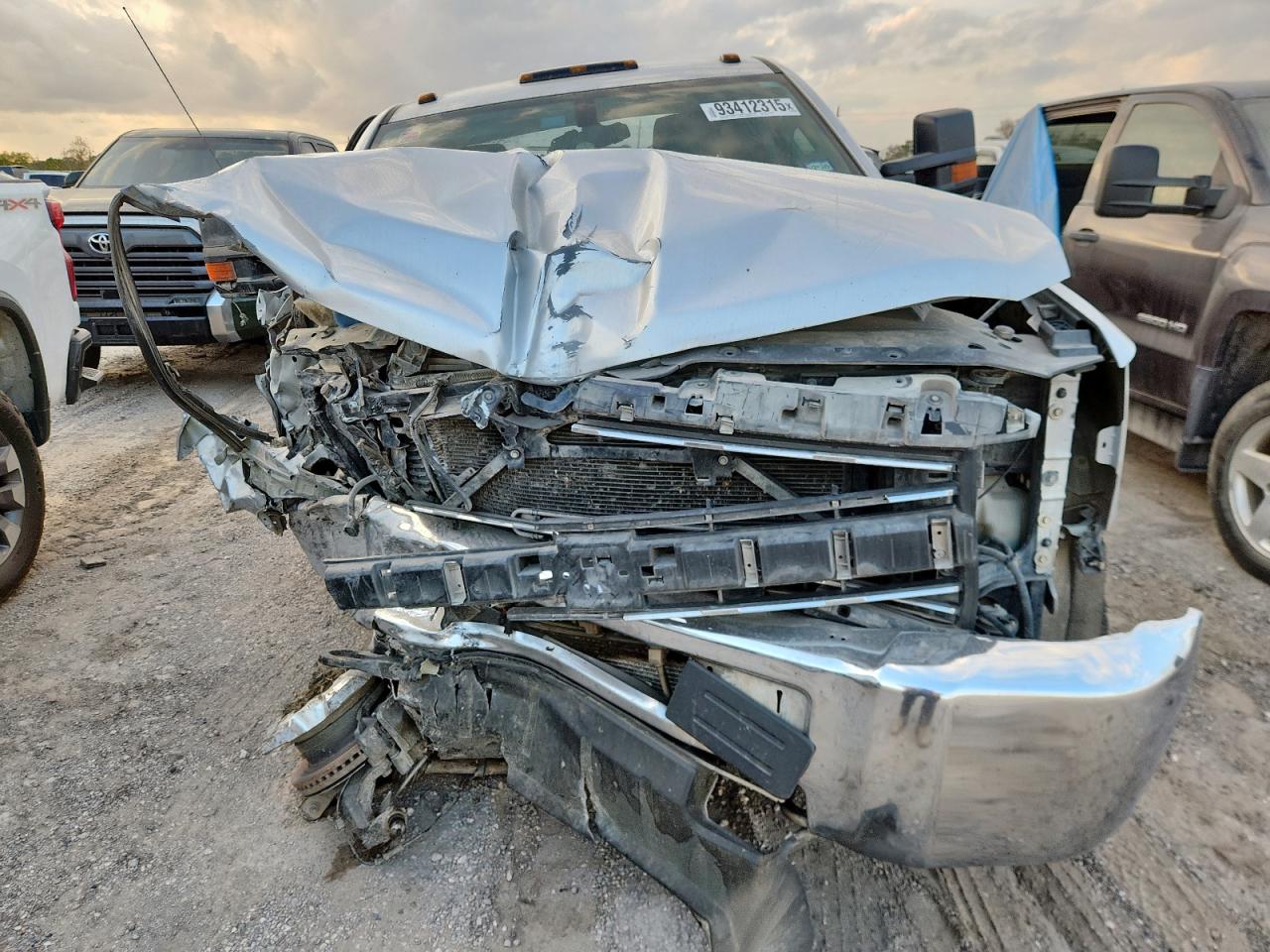 Chevrolet Silverado K2500 Heavy Duty Image 12