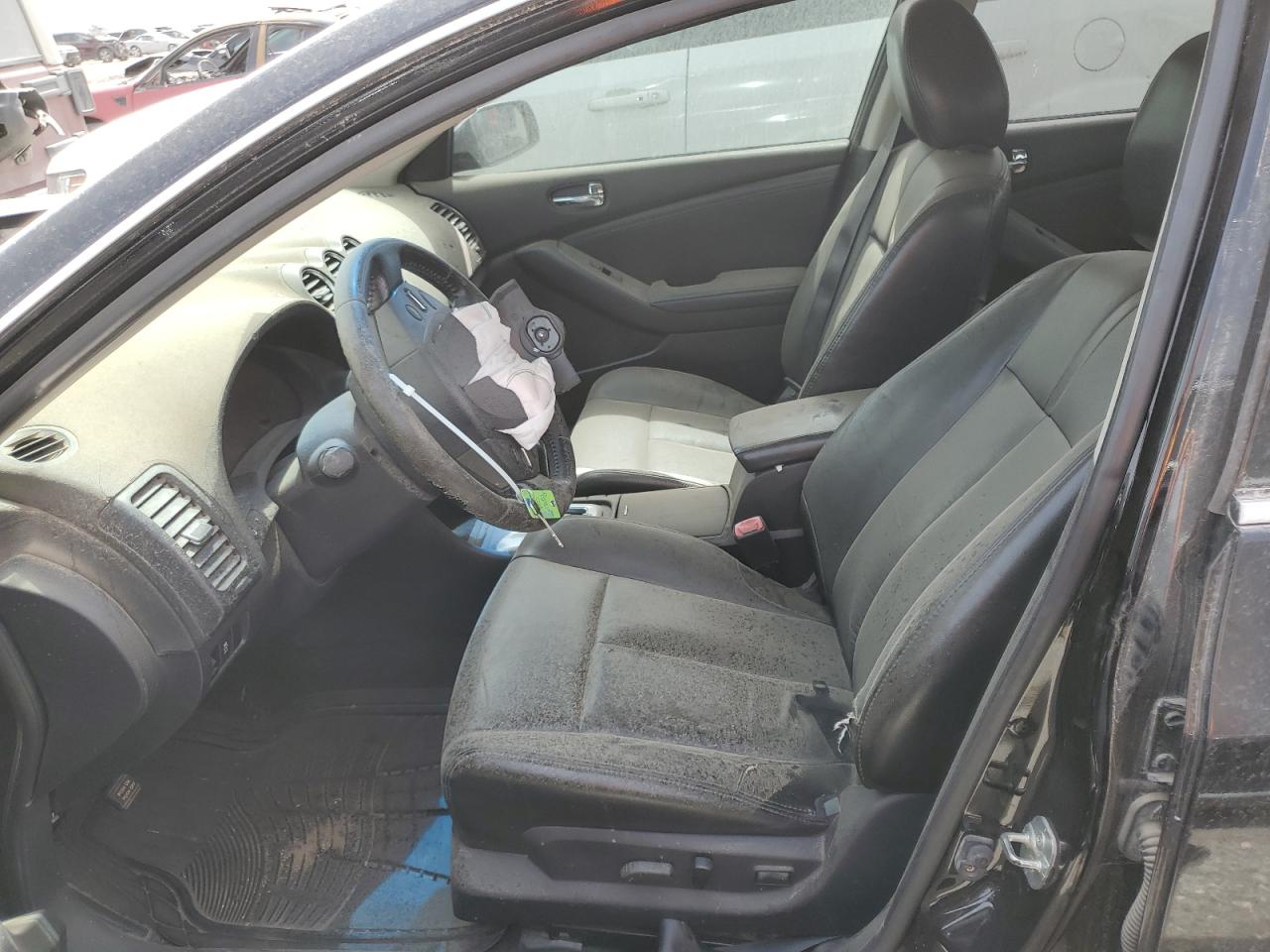 Nissan Altima Base Image 11