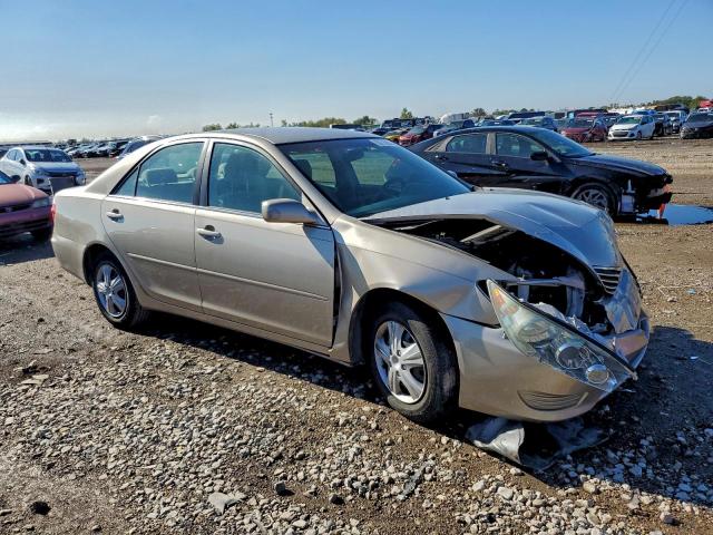 Toyota Camry Le Image 2