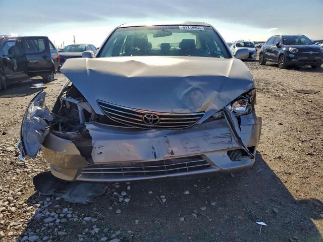 Toyota Camry Le Image 10