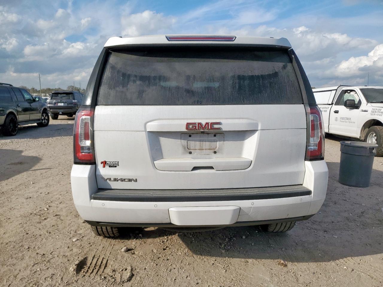 GMC Yukon Slt Image 2
