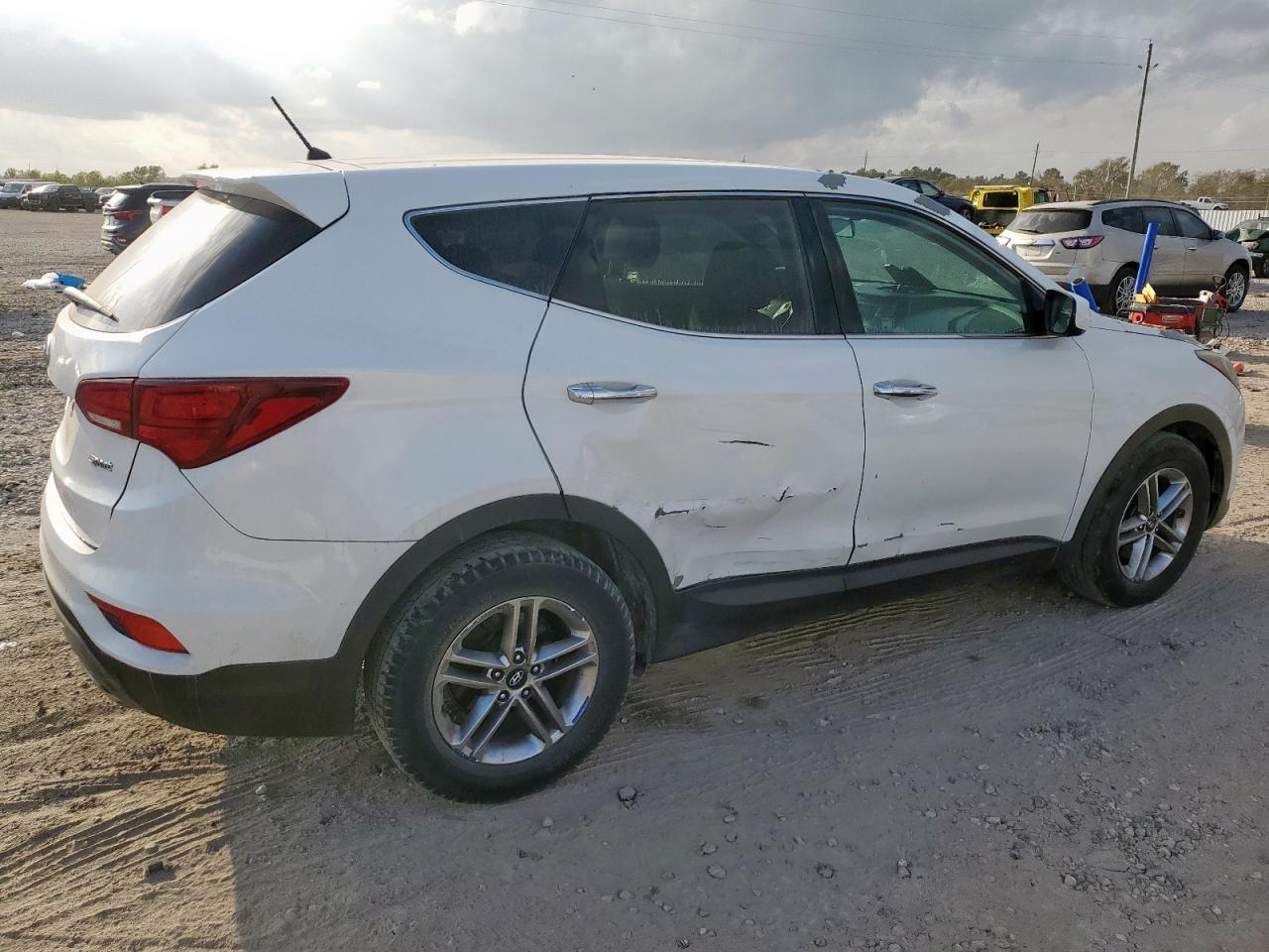 Hyundai SANTA FE Image 2