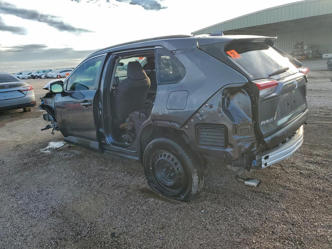 Toyota RAV4 Xle Image 3