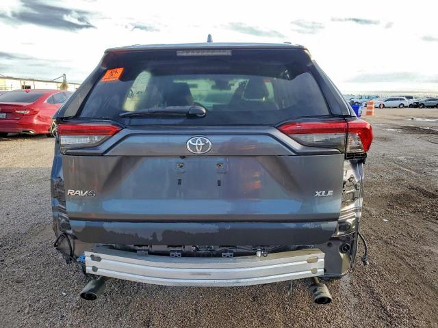 Toyota RAV4 Xle Image 2