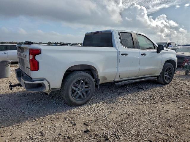 Chevrolet Silverado C1500 Custom Image 11