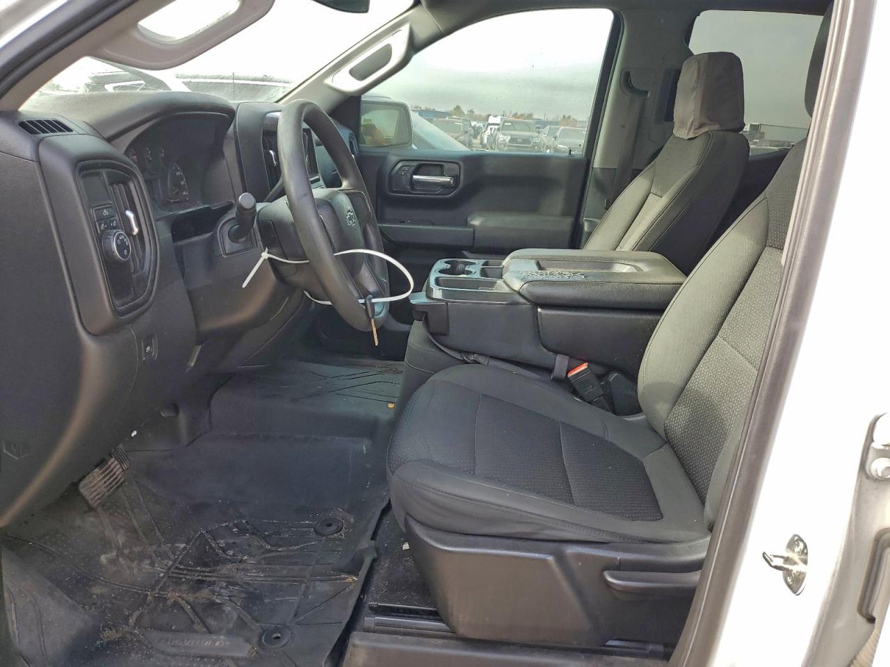 Chevrolet Silverado C1500 Custom Image 8