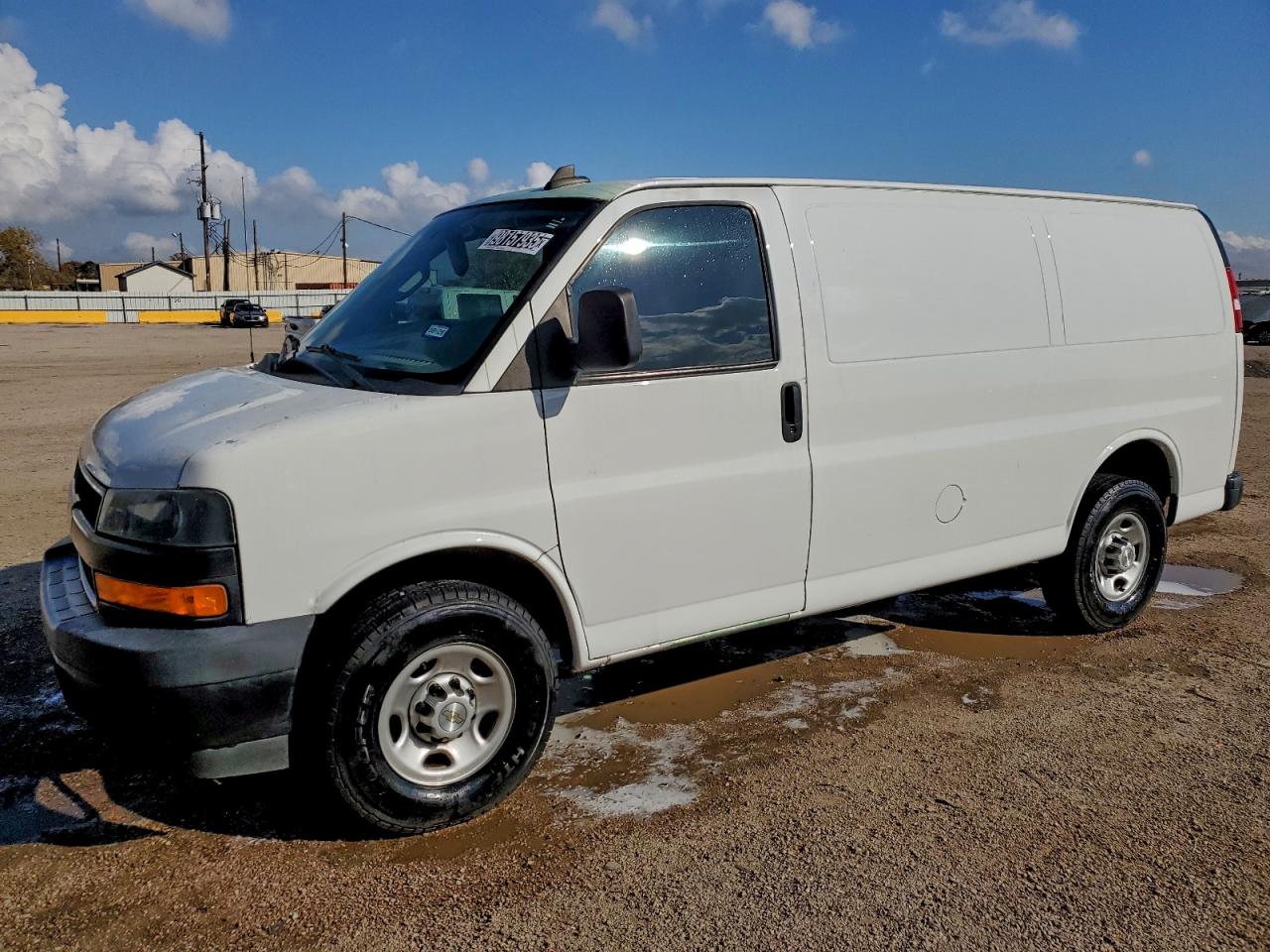 Chevrolet Express Image 1