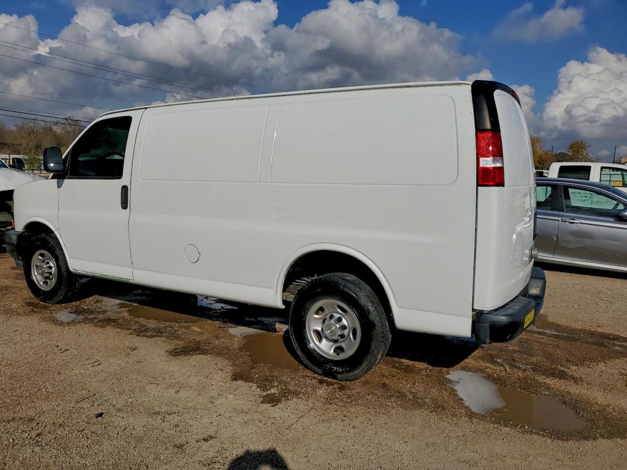 Chevrolet Express Image 9