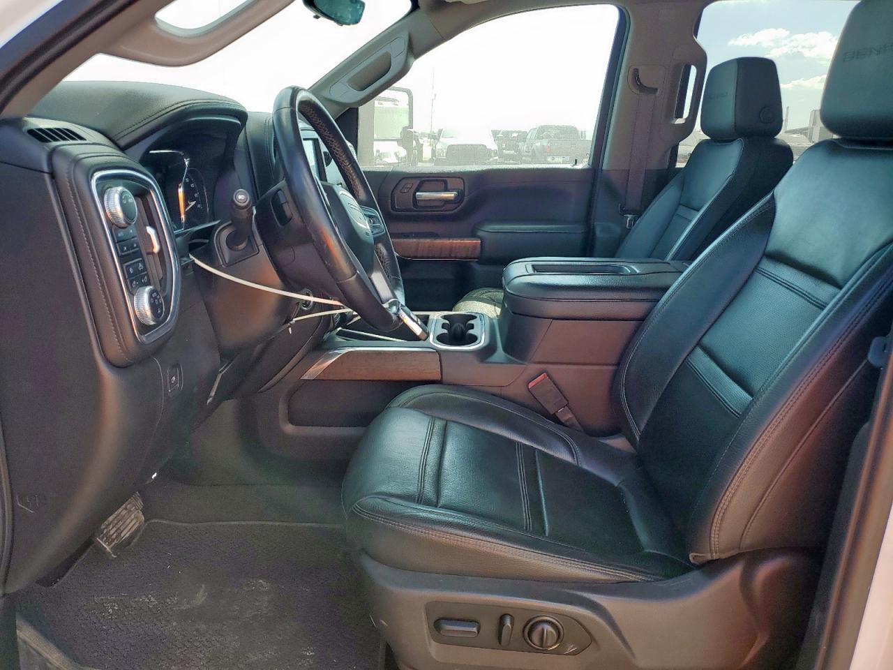 GMC Sierra K2500 Denali Image 9