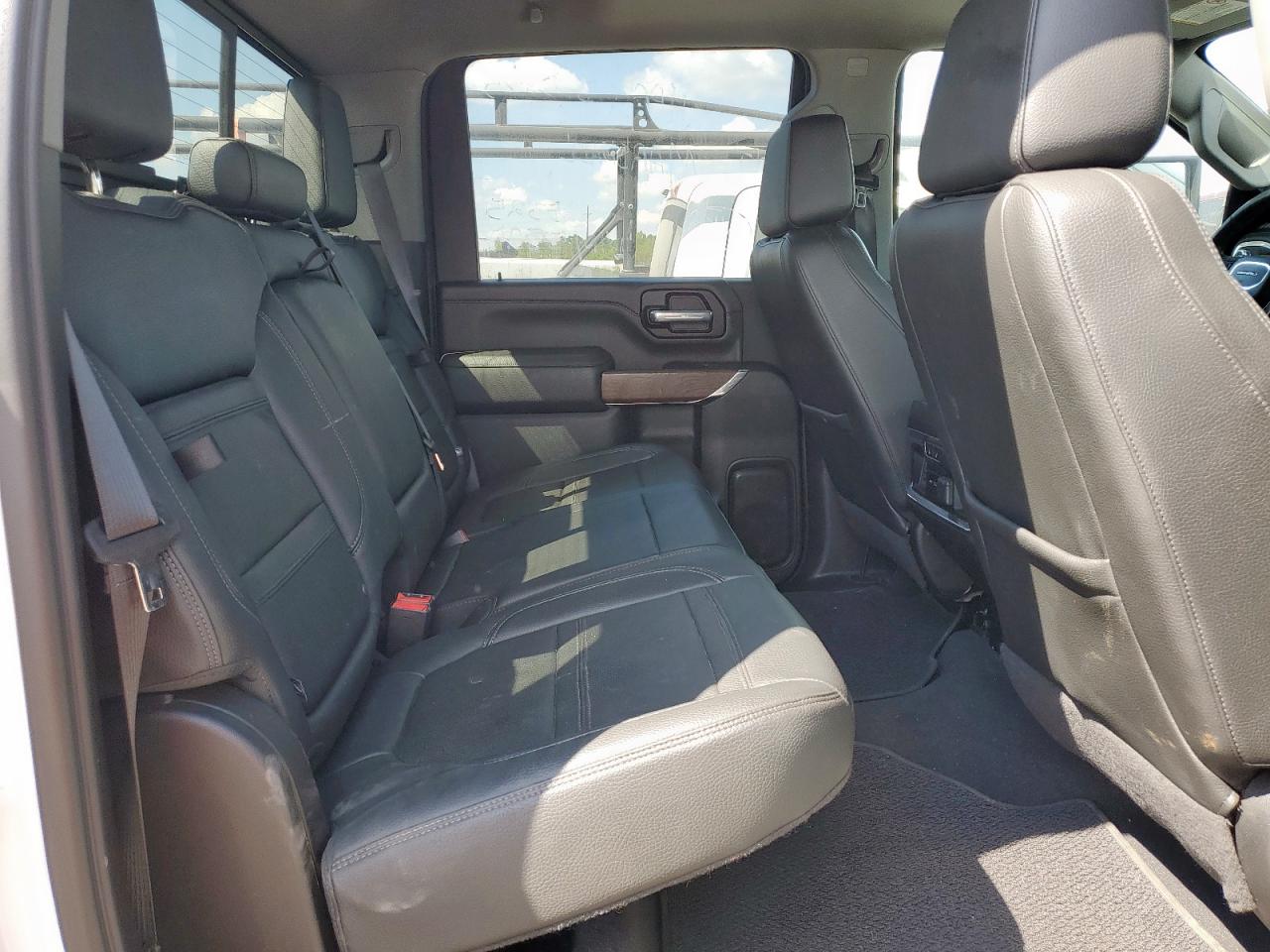 GMC Sierra K2500 Denali Image 11