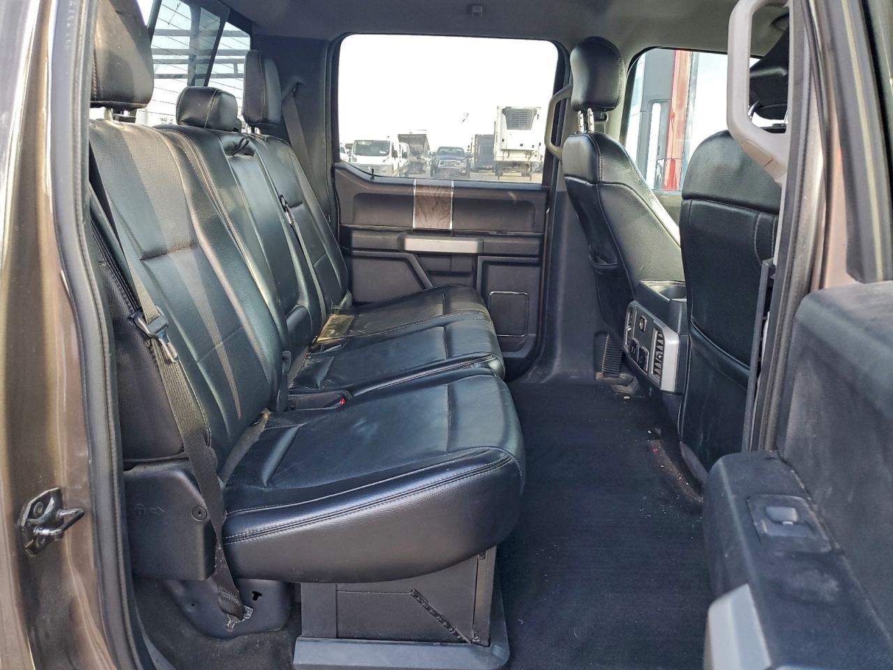 Ford F-350 Super Duty Image 14