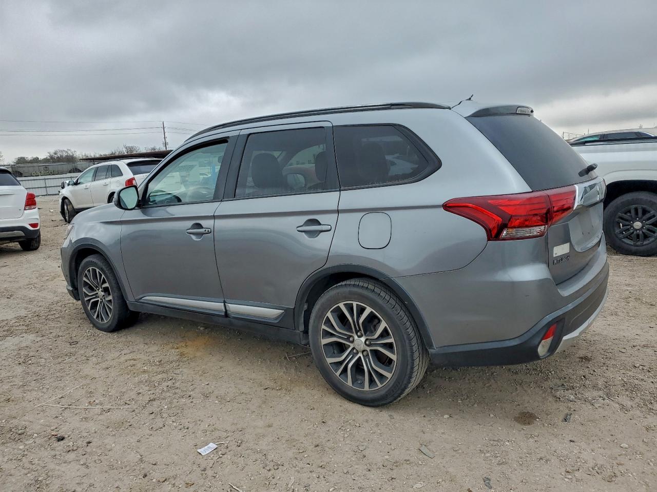 Mitsubishi Outlander Se Image 5