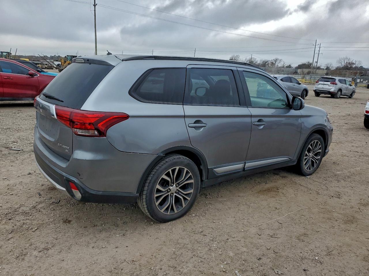 Mitsubishi Outlander Se Image 2