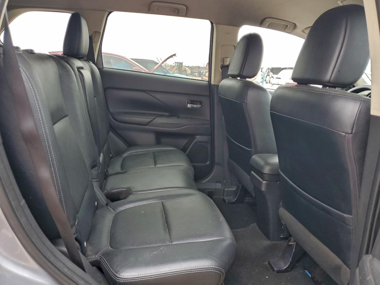 Mitsubishi Outlander Se Image 13