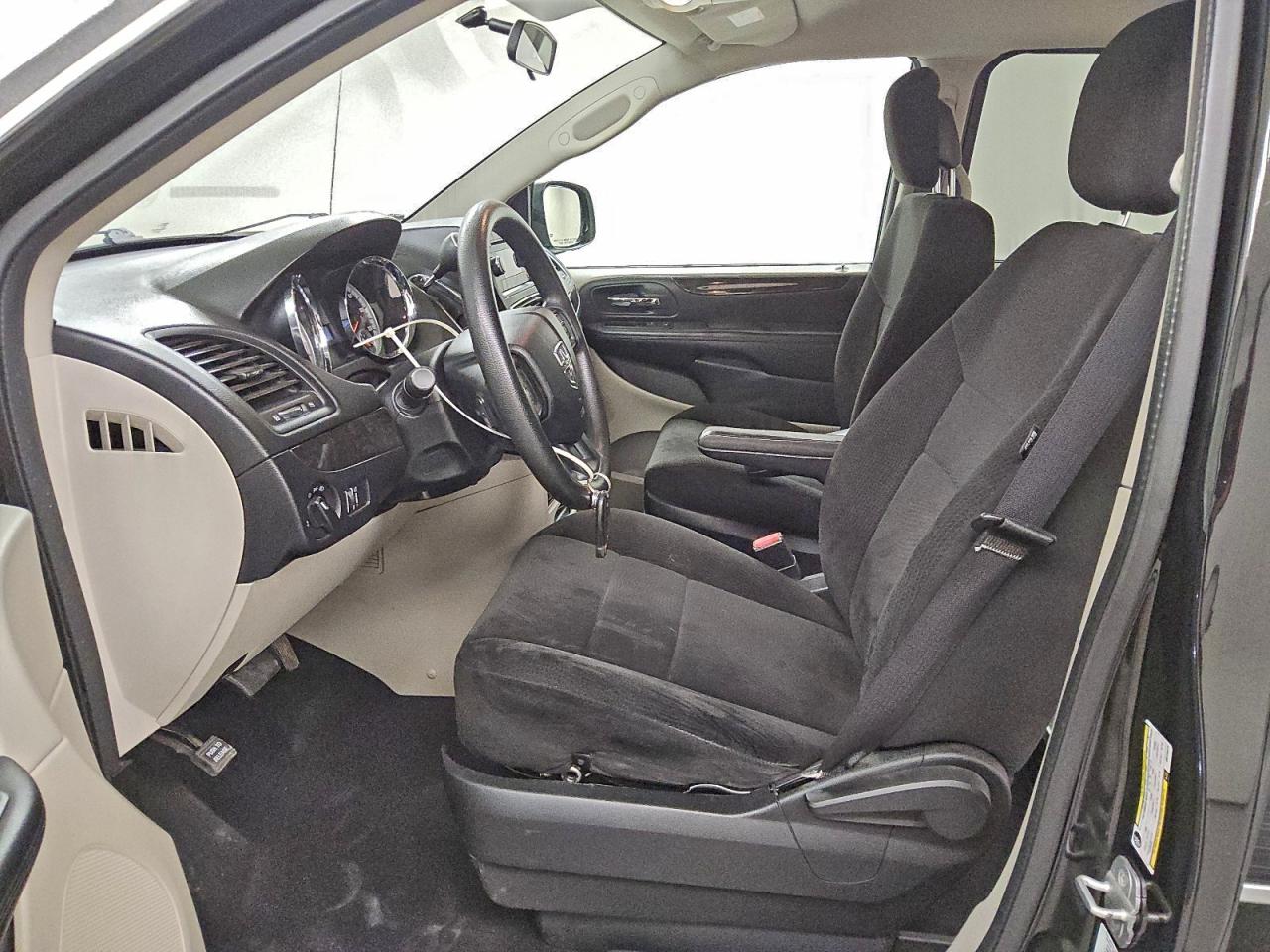 Dodge Caravan Se Image 10