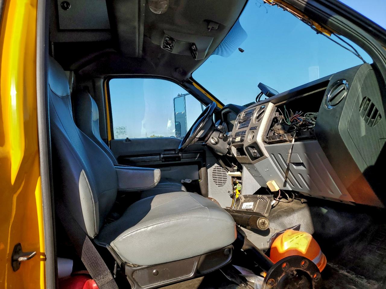 Ford F-750 Super Duty Image 2