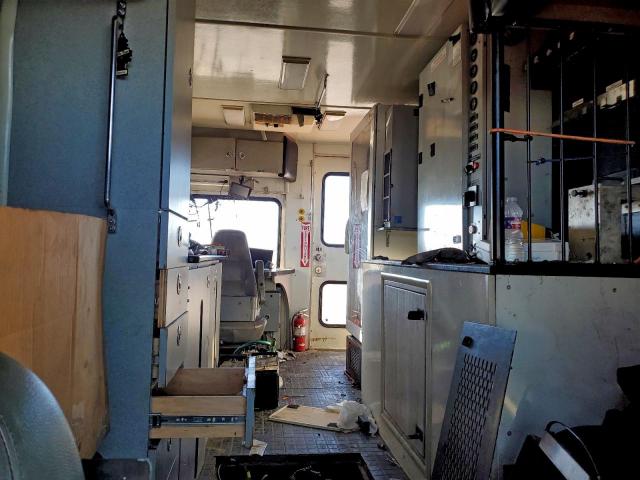 Ford F-750 Super Duty Image 6