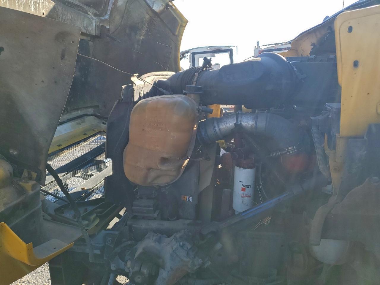 Ford F-750 Super Duty Image 9