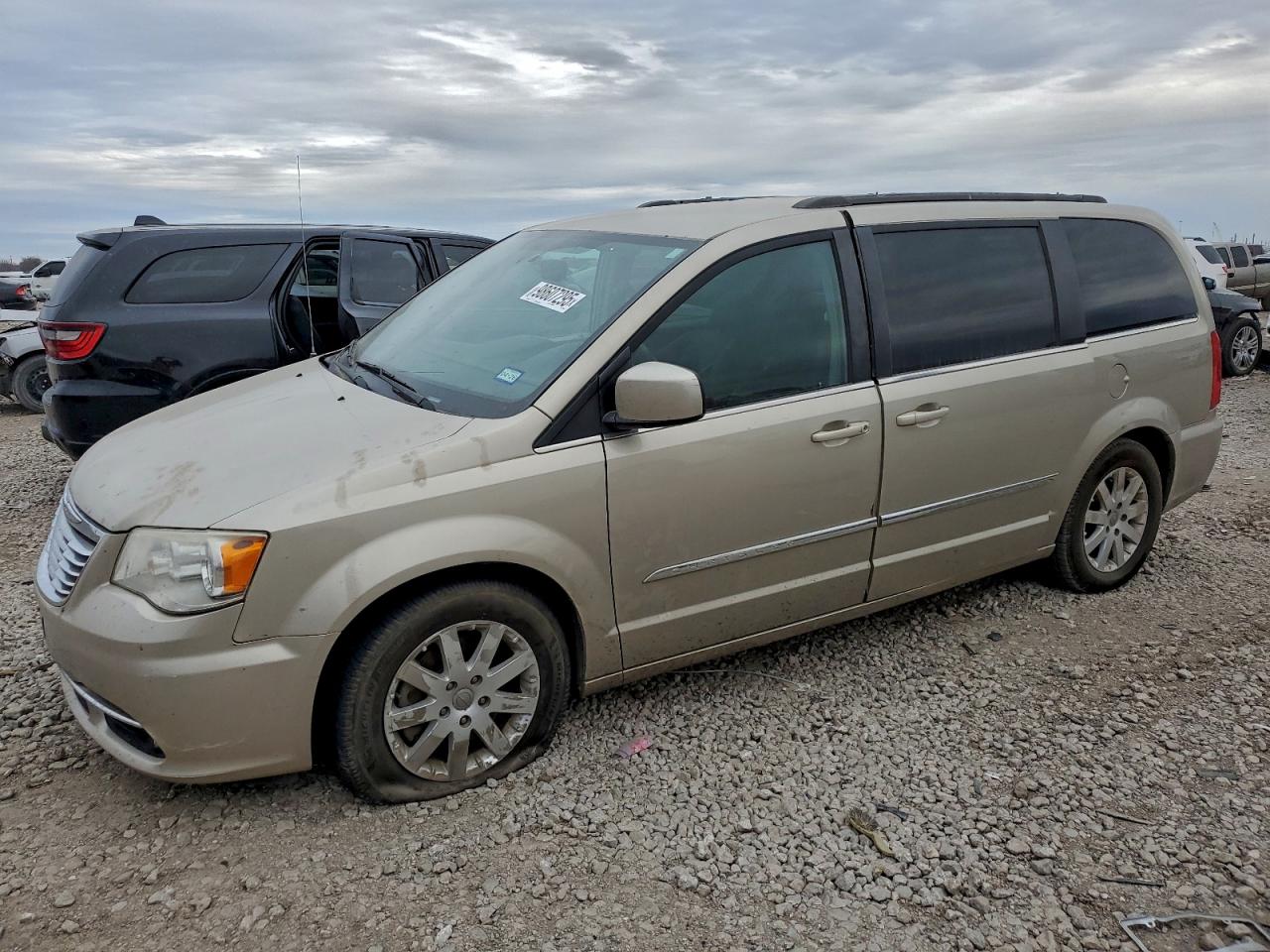 Chrysler Minivan Touring Image 1