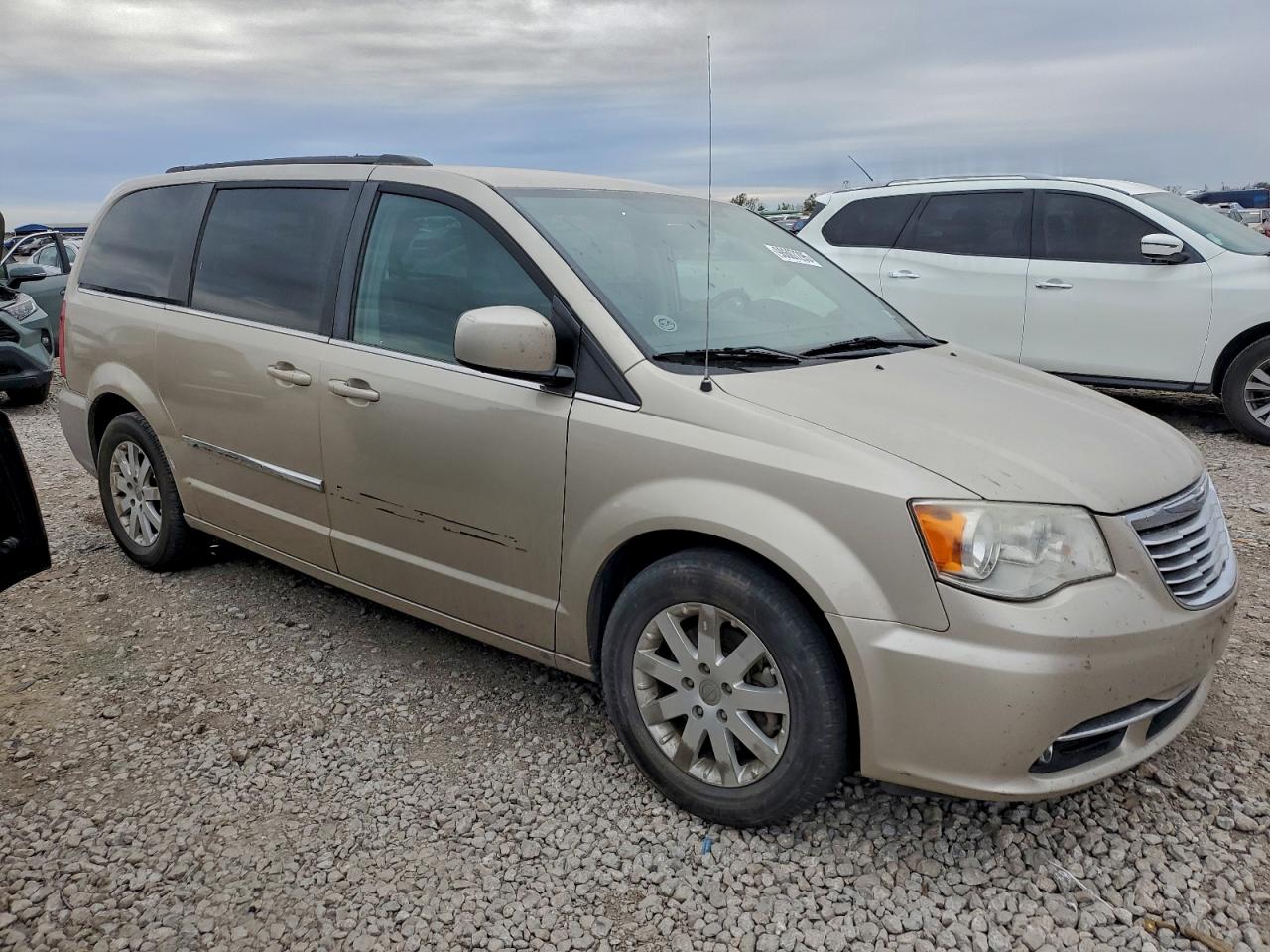 Chrysler Minivan Touring Image 4