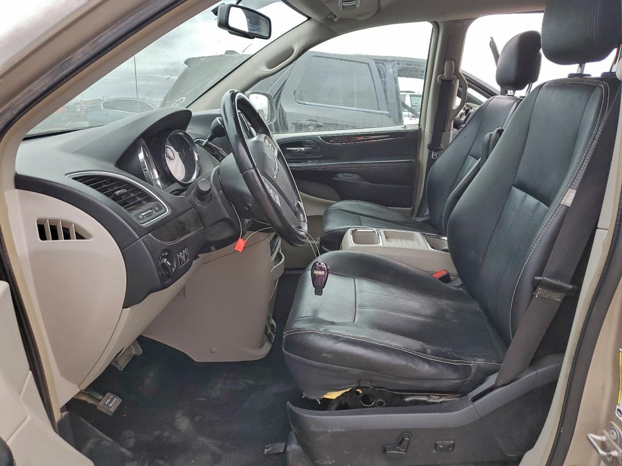 Chrysler Minivan Touring Image 7