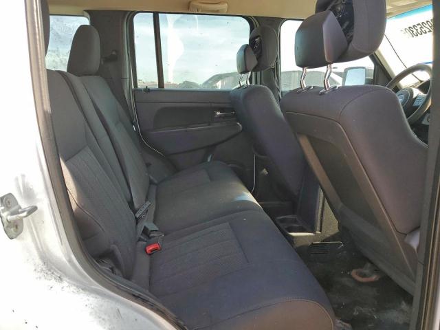 Jeep Liberty Sport Image 8