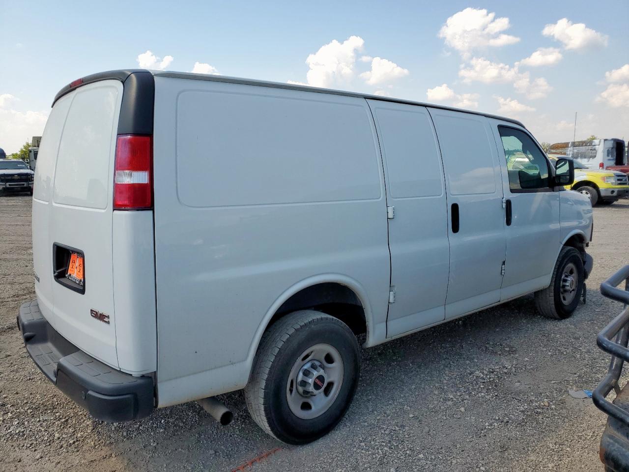 GMC Savana G2500 Image 2