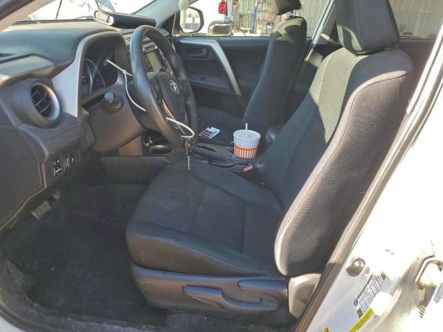 Toyota RAV4 Le Image 12